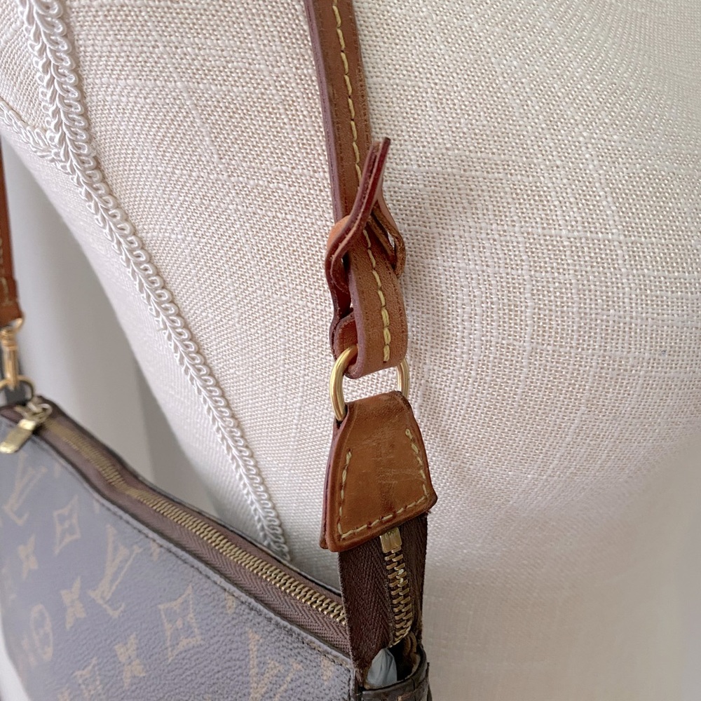 Louis Vuitton Pouchette - Authenitic - Original Owner - 3 Straps, Box, & Dustbag - Picture 5 of 17